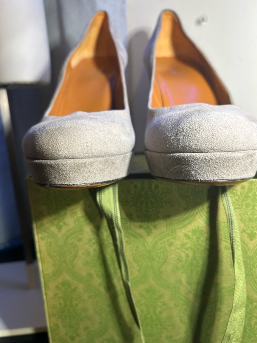 Gucci Women's Suede Taupe / Gray Suede Round-Toe Pumps w Gucci Box/Ribbon&Tissue - Picture 6 of 10